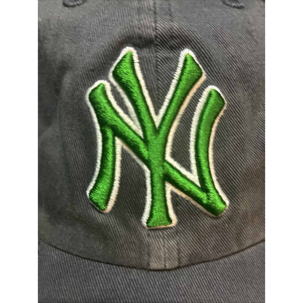 VTG Subtle Faded New York Yankees Team Lucky 🍀 Green Baseball Cap Size Large